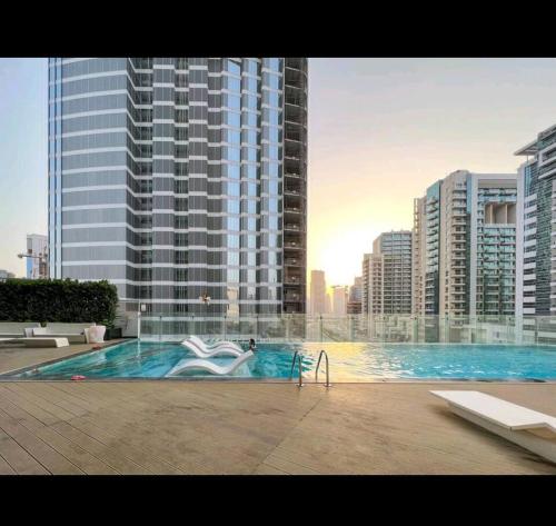Stylish Studio Bayz Danube Burj Khalifa View Pool, Dubai (Foto 8)