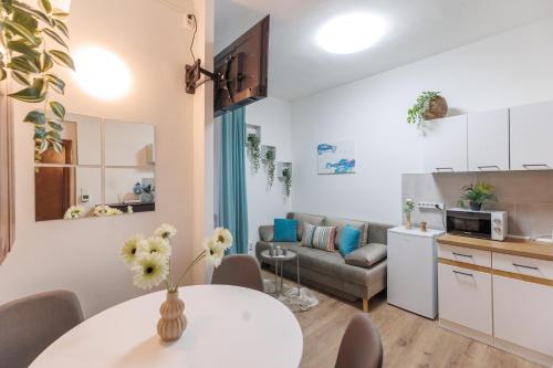 Turquoise Apartment, Budapest