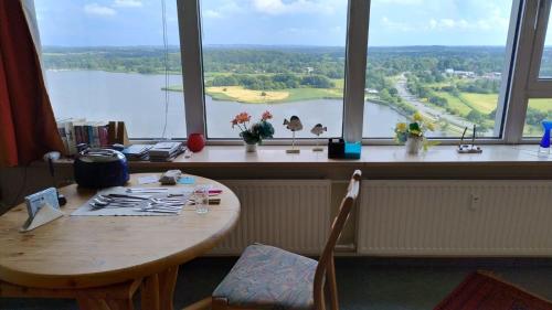 Ferienwohnung über der Schlei im Wikingturm (Ferienwohnung uber der Schlei im Wikingturm) in Шлезвиг