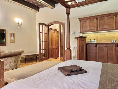 Traditional Prague Apartment, Прага (фото 8)