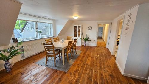 Zona de TV/saló-bar comuns, Nattely i Thy in Thisted