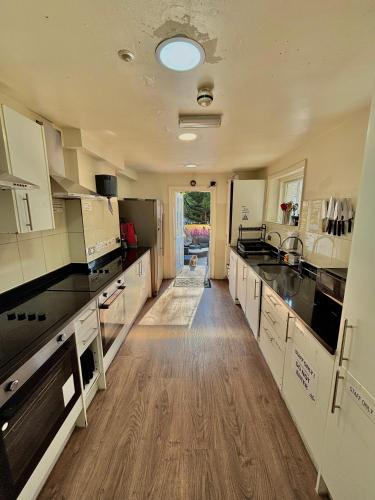 廚房, 聖詹姆斯背包客旅館 (Saint James Backpackers) in 伯爵府