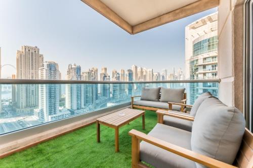 Terrace and Marina Views 1BR Near JBR, Ain Dubai and Major Landmarks, Zumurud, Dubai Marina by Deluxe Holiday Homes, Dubai (Foto 3)