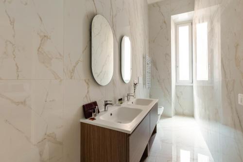SJR Luxury Apartment Trevi Fountain - image 9