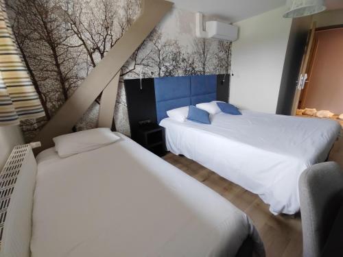 1 queen bed, 1 twin bed