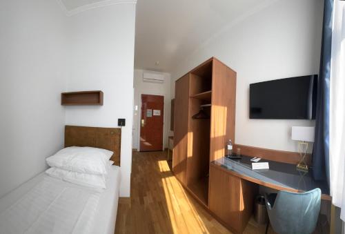Standard Single Room image 2