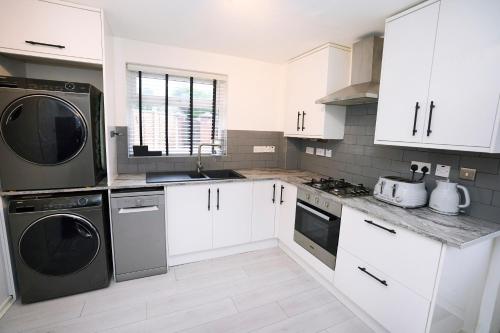 Modern, Spacious Home Near City Centre, Workspace & WiFi,, Manchester (foto 8)