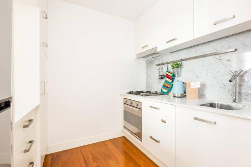 Oversized Designer Warehouse in Surry Hills City - image 5