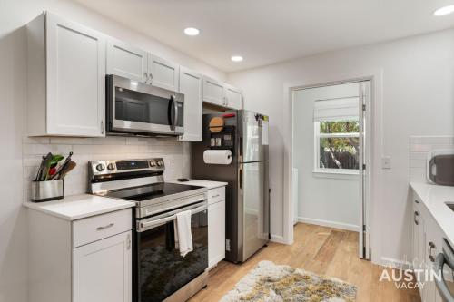 Near BBQ, Coffee More in Brentwood Pet-Friendly 2BR 1BA Condo By Austin Vacay Near BBQ, Coffee More in Brentwood Pet-Friendly 2BR 1BA Condo By Austin Vacay