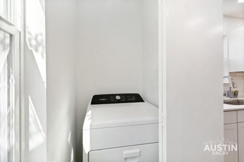 Near BBQ, Coffee More in Brentwood Pet-Friendly 2BR 1BA Condo By Austin Vacay Near BBQ, Coffee More in Brentwood Pet-Friendly 2BR 1BA Condo By Austin Vacay