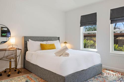 Near BBQ, Coffee More in Brentwood Pet-Friendly 2BR 1BA Condo By Austin Vacay Near BBQ, Coffee More in Brentwood Pet-Friendly 2BR 1BA Condo By Austin Vacay