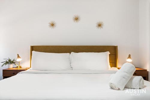 Near BBQ, Coffee More in Brentwood Pet-Friendly 2BR 1BA Condo By Austin Vacay Near BBQ, Coffee More in Brentwood Pet-Friendly 2BR 1BA Condo By Austin Vacay