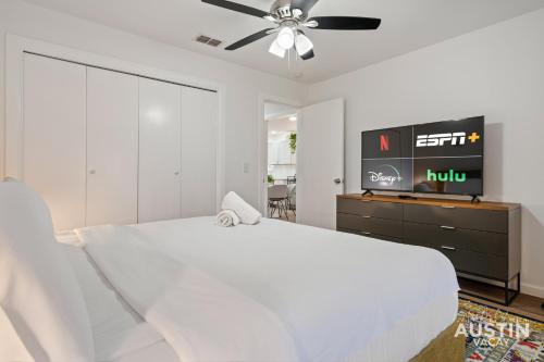 Near BBQ, Coffee More in Brentwood Pet-Friendly 2BR 1BA Condo By Austin Vacay Near BBQ, Coffee More in Brentwood Pet-Friendly 2BR 1BA Condo By Austin Vacay