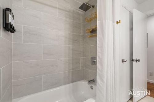 Near BBQ, Coffee More in Brentwood Pet-Friendly 2BR 1BA Condo By Austin Vacay Near BBQ, Coffee More in Brentwood Pet-Friendly 2BR 1BA Condo By Austin Vacay