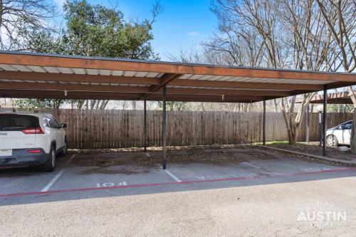 Near BBQ, Coffee More in Brentwood Pet-Friendly 2BR 1BA Condo By Austin Vacay Near BBQ, Coffee More in Brentwood Pet-Friendly 2BR 1BA Condo By Austin Vacay