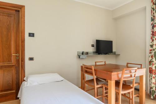 Crosti Apartments - image 8