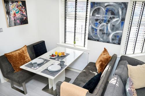 Modern, Spacious Home Near City Centre, Workspace & WiFi,, Manchester (foto 3)