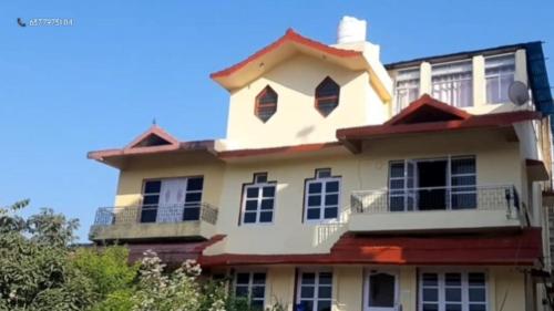 Фасада на хотела, YoBro'sHouse in Salgaon