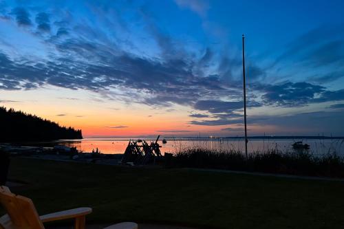 Hot Tub & Mtn Views: Lummi Island Home Near Beach in Lummi Island
