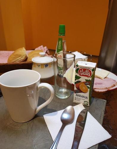 HOSTAL LA CASONA ALFREDO CAMPOS