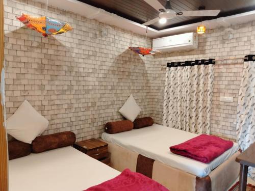 YoBro'sHouse in Salgaon