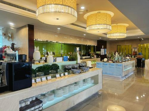 Restaurant, Holiday Inn Express Beijing Dongzhimen By IHG in Sanlitun Bar St. & Embassy Area