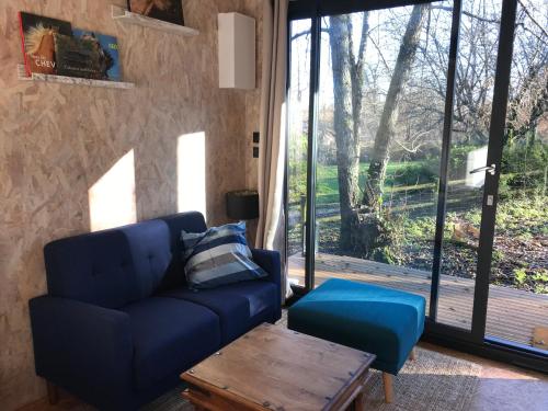 Iekārtas, La cabane à cheval (La cabane a cheval) in Montcarra