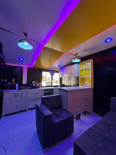 Studio de Luxe avec Jacuzzi à 15 Minutes de l'Aéroport AIBD ! – khách sạn tại Santhiaba