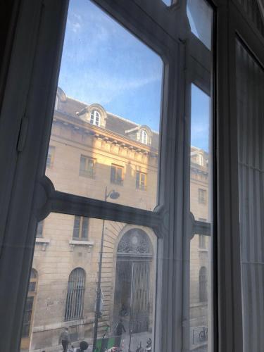 Luxury Apartment in Paris 1