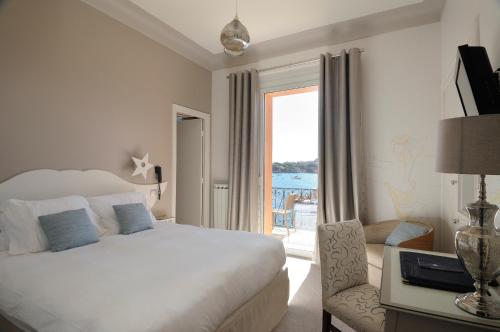 Comfort Double Room with Balcony and front Sea View