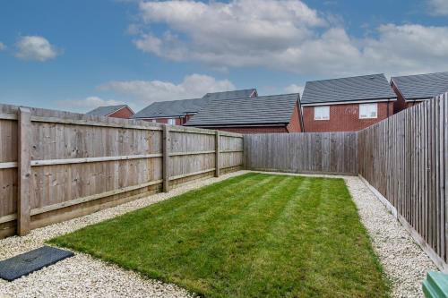 2-Bed Home in Quiet Neighborhood with Parking & Wifi 2-Bed Home in Quiet Neighborhood with Parking & Wifi