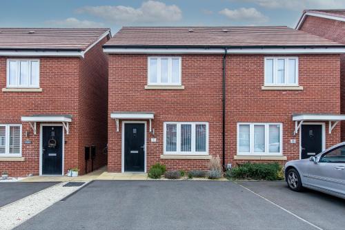 2-Bed Home in Quiet Neighborhood with Parking & Wifi 2-Bed Home in Quiet Neighborhood with Parking & Wifi