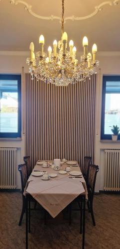 Krogs/atpūtas telpa, Hotel Schlüssel (Hotel Schlussel) in Denkendorf (Baden-Wurttemberg)