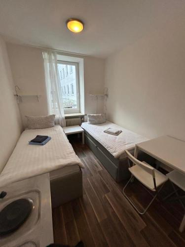 3 twin beds