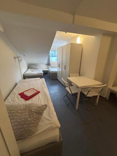 3 twin beds