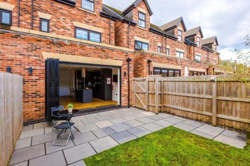 4 Bed House-2 Parking spaces-Vibrant location, Manchester (zdjęcie 5)