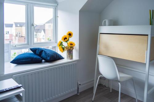 9 Kingscourt House - image 3