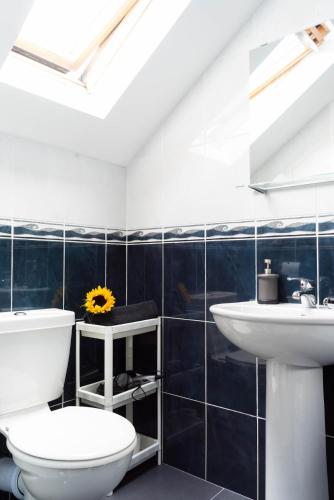 9 Kingscourt House - image 11