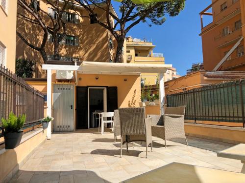 Wonderful little gem with a large private terrace!, Рим (фото 2)