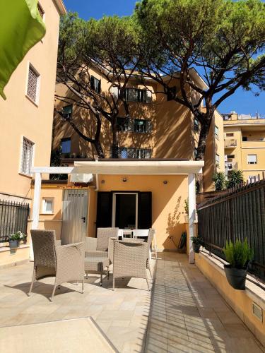 Wonderful little gem with a large private terrace!, Рим (фото 3)