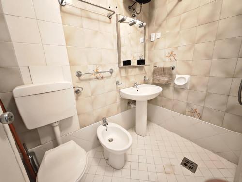 Studio Apartment image 7