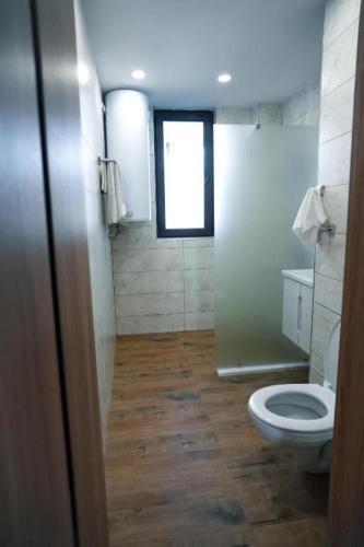 2 Bed Apt - Sleeps 4 Terrace & Pet Friendly, Sandanski (foto 2)