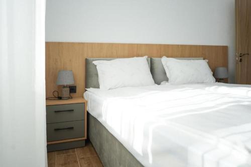 2 Bed Apt - Sleeps 4 Terrace & Pet Friendly, Sandanski (foto 3)
