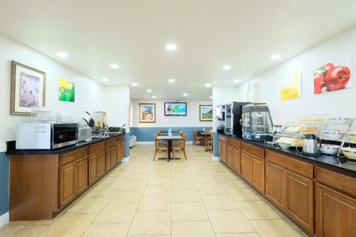 ホルブルック (アリゾナ州) Quality Inn Holbrook near Petrified Forest 2つ星 ホテル プール