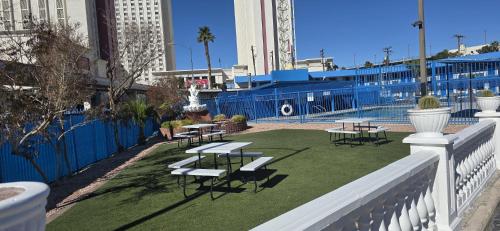 Travelsuites Inn near Adventuredome