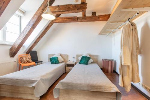 Mansard in Old Town - image 10