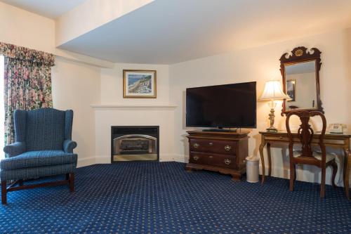 662015970 Bluenose Inn - Bar Harbor Hotel