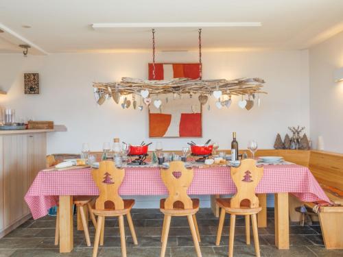 Chalet Ratatouille by Interhome in Raerettes