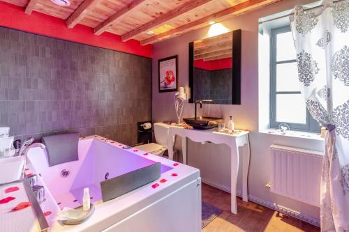 Karstais baseins, Maison Lili Paradis in Montcarra