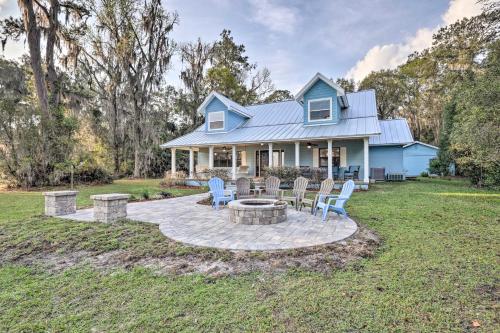 . 20 Mi to UF Campus: Santa Fe Lake Escape w/ Dock!
